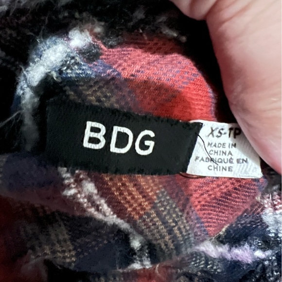 BDG XS Urban Outfitters Long Sleeve Raw Hem Plaid Button Down Shirt R3 - Picture 3 of 4